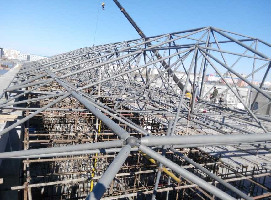 和龙商贸城屋顶网架工程